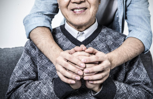 1661828989387102.png 老人.png