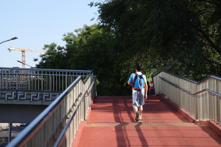 冠领律师代理深圳变更抚养关系纠纷案，为女子离婚两年后拿到孩子抚养权