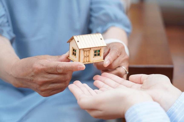 冠领律师代理北京丰台赠与合同纠纷案,帮被儿媳欺骗的公婆撤销赠与拿回房产 冠领律师代理北京丰台赠与合同纠纷案,帮被儿媳欺骗的公婆撤销赠与拿回房产