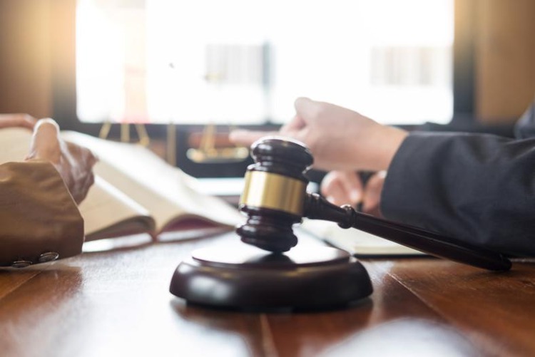 冠领律师担任上海松江假冒注册商标案辩护人，依法助被告人获缓刑