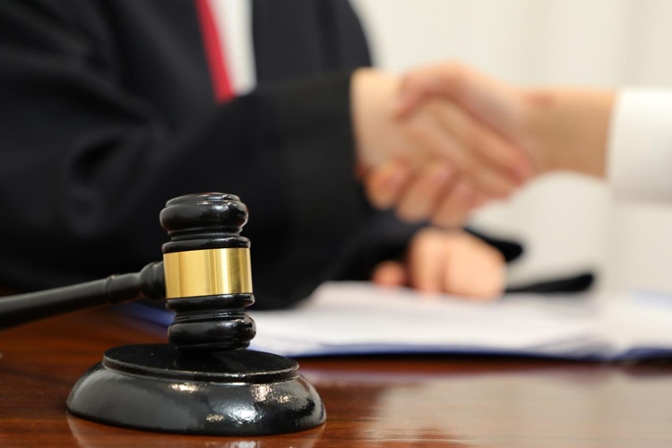 广东男子抢红包犯罪被刑拘,冠领律师精准辩护助三孩父亲取保候审 广东男子抢红包犯罪被刑拘,冠领律师精准辩护助三孩父亲取保候审